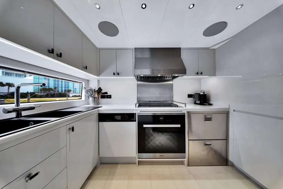 My Way, 2021 Sirena Yachts 88, photo 59