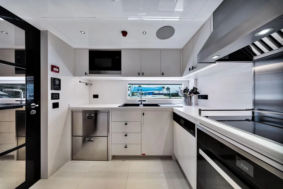 My Way, 2021 Sirena Yachts 88, photo 61