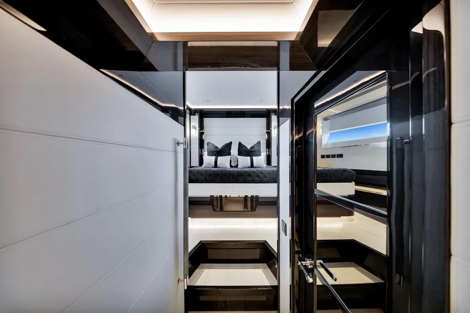 My Way, 2021 Sirena Yachts 88, photo 99