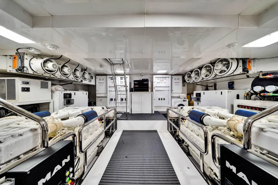 My Way, 2021 Sirena Yachts 88, photo 141