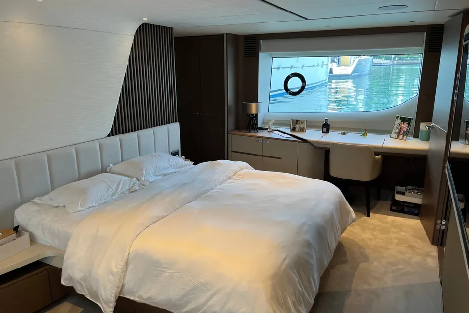 Starlight, 2021 Princess Y85, photo 18