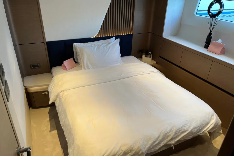 Starlight, 2021 Princess Y85, photo 26