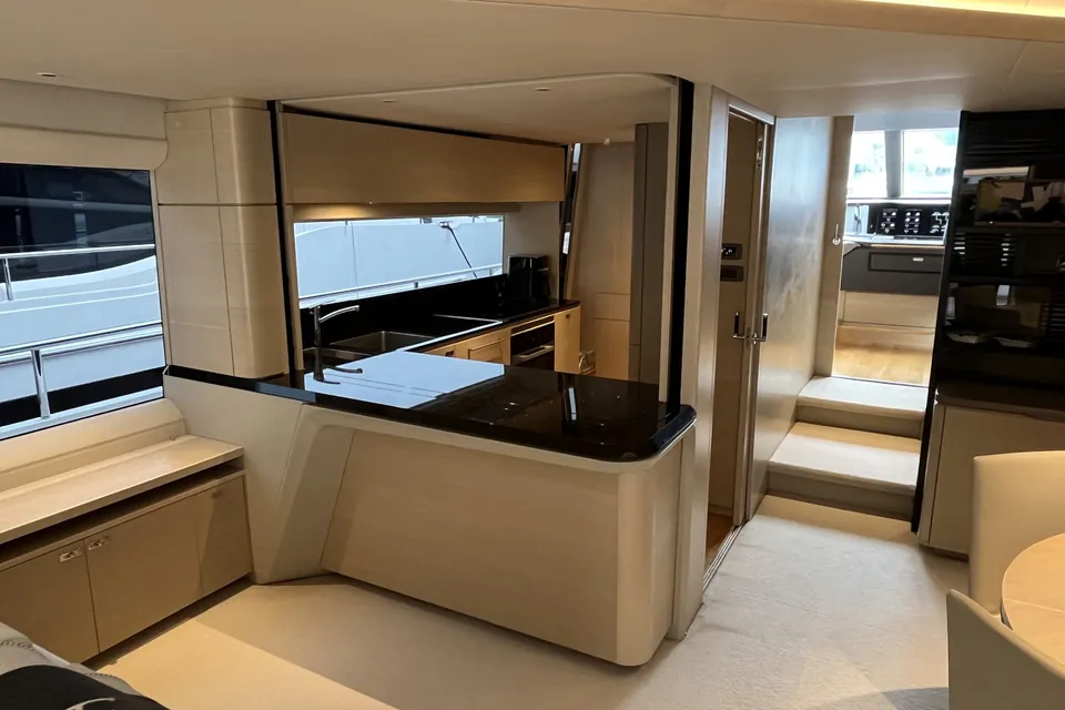 Poseidon XII, 2022 Princess Y85, photo 9