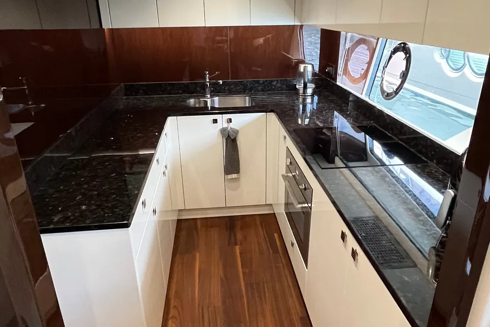 2019 Sunseeker 76 Yacht, photo 16