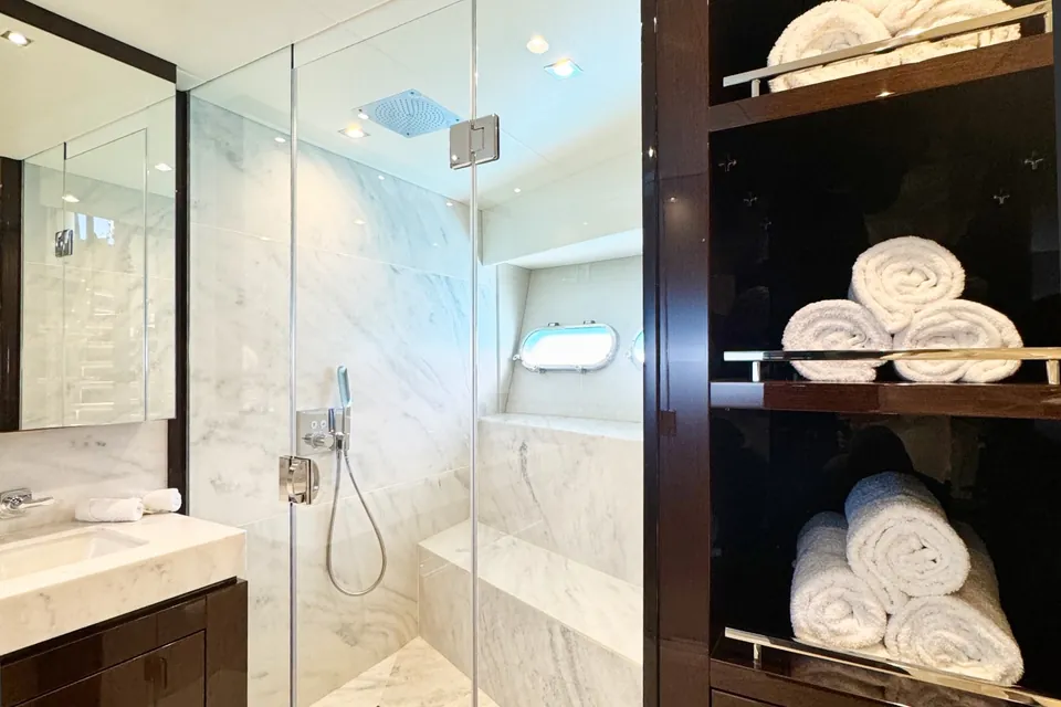 Everdeen, 2018 Sunseeker 95 Yacht, photo 4