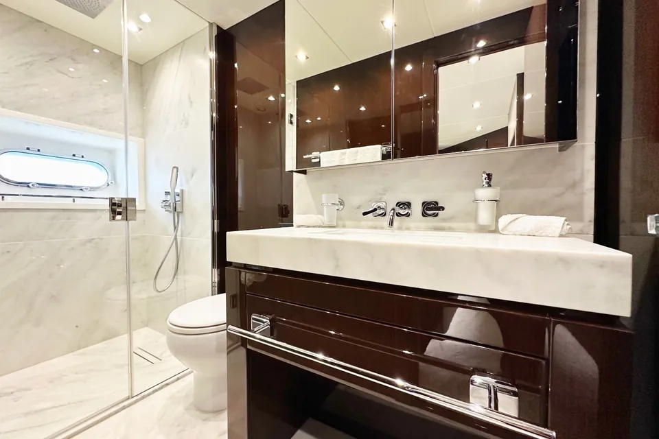 Everdeen, 2018 Sunseeker 95 Yacht, photo 7