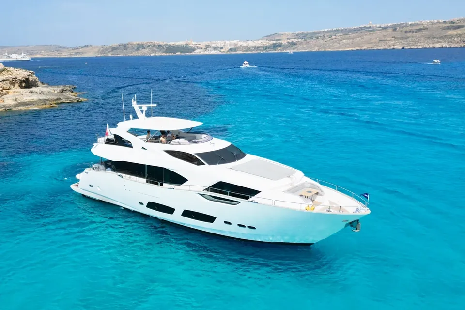 Everdeen, 2018 Sunseeker 95 Yacht, photo 11