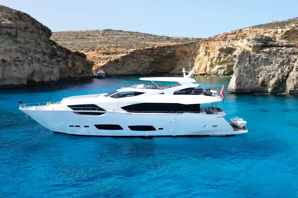 Everdeen, 2018 Sunseeker 95 Yacht, photo 12