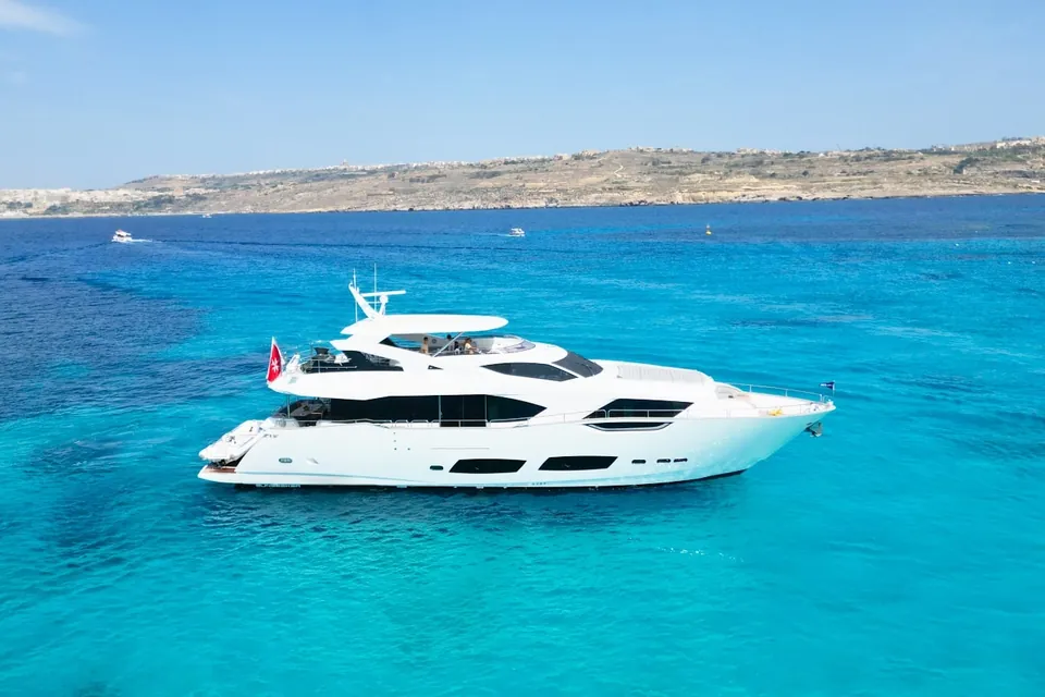 Everdeen, 2018 Sunseeker 95 Yacht, photo 13