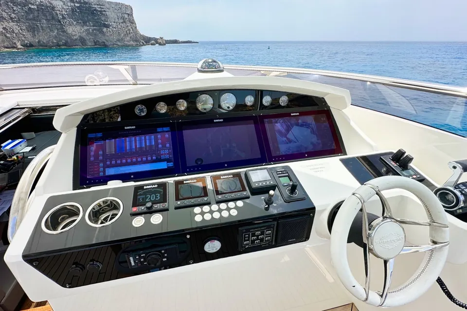 Everdeen, 2018 Sunseeker 95 Yacht, photo 24