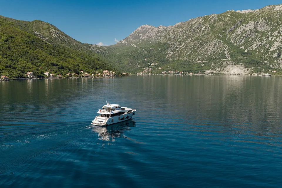 Everdeen, 2018 Sunseeker 95 Yacht, photo 26