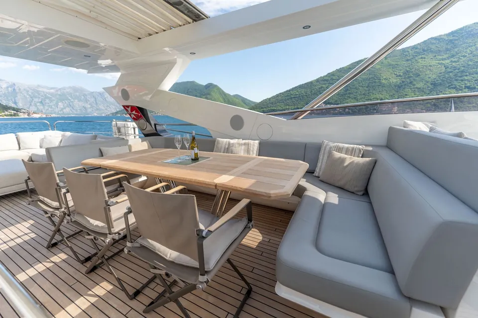 Everdeen, 2018 Sunseeker 95 Yacht, photo 31