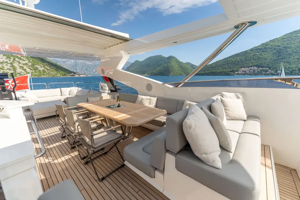 Everdeen, 2018 Sunseeker 95 Yacht, photo 32