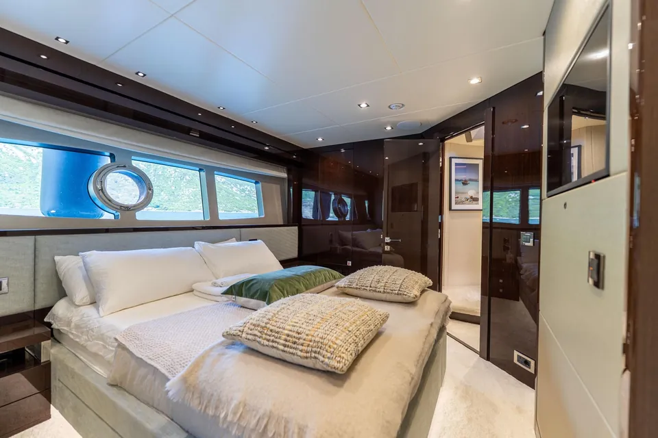Everdeen, 2018 Sunseeker 95 Yacht, photo 66