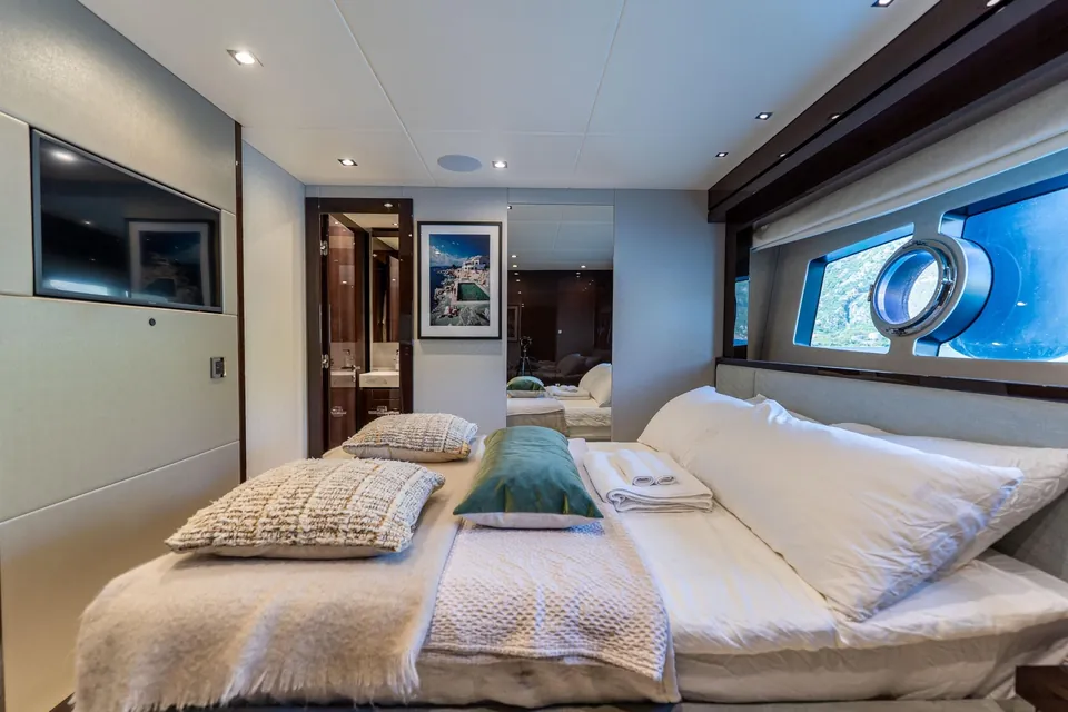 Everdeen, 2018 Sunseeker 95 Yacht, photo 68