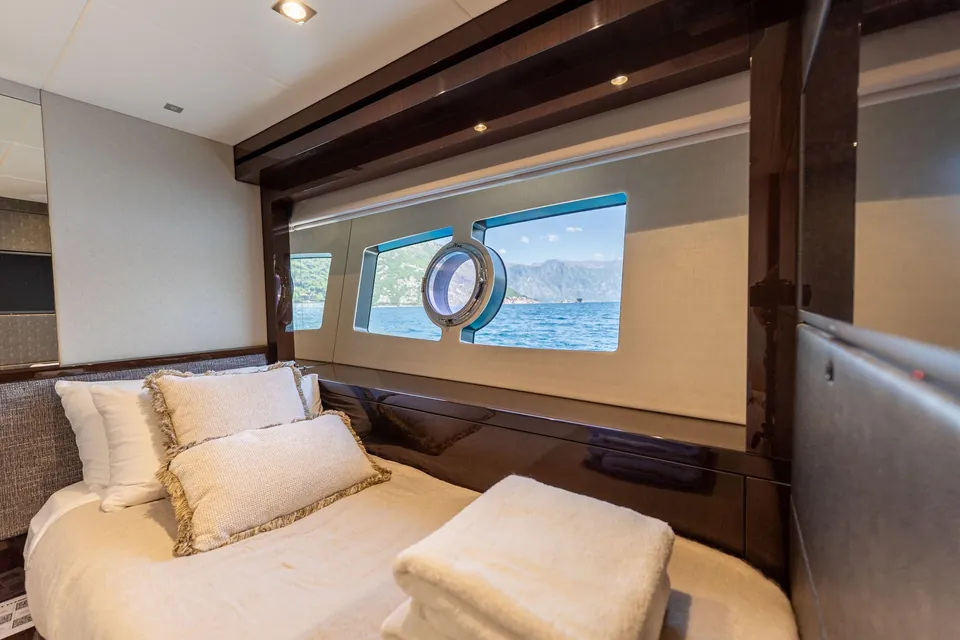 Everdeen, 2018 Sunseeker 95 Yacht, photo 77
