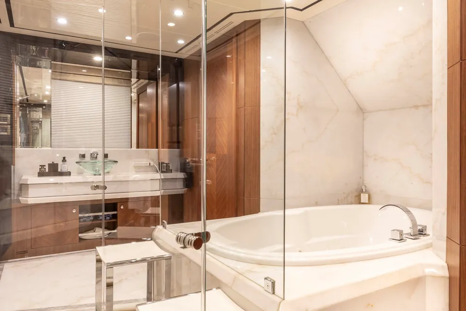 Wreckless, 2017 Ocean Alexander 120 Megayacht, photo 16
