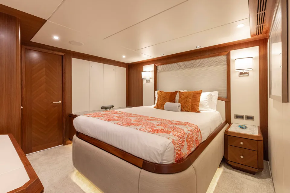 Wreckless, 2017 Ocean Alexander 120 Megayacht, photo 17
