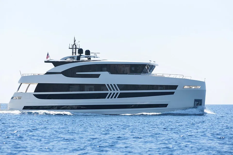 Sandro, 2021 Lazzara UHV 87, photo 6