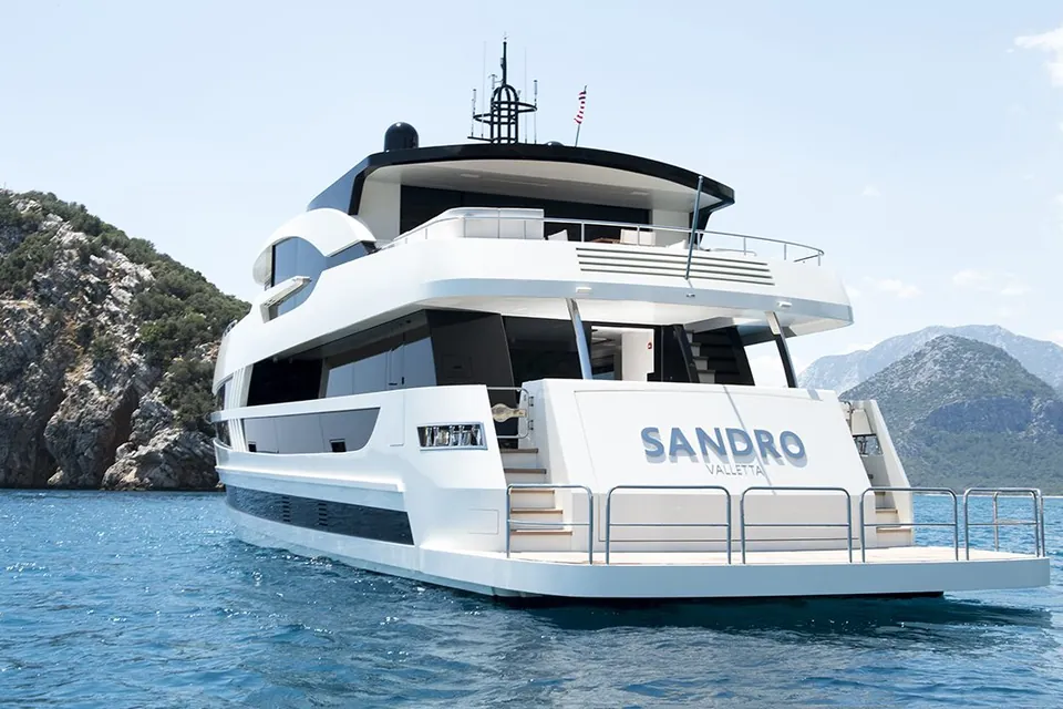 Sandro, 2021 Lazzara UHV 87, photo 22