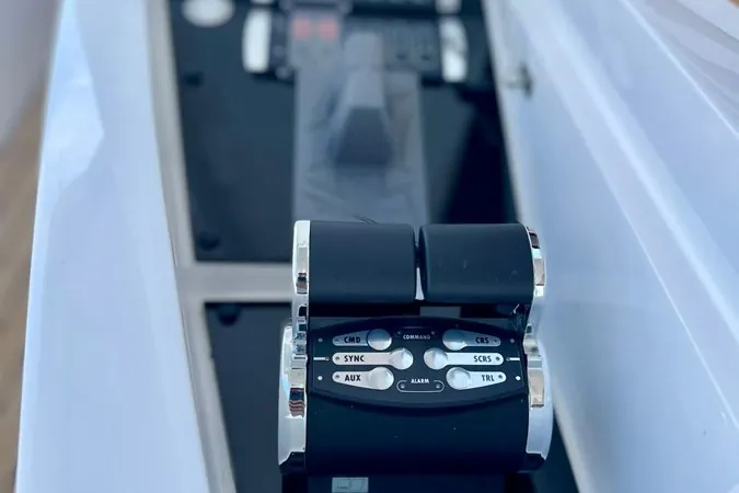 Su, 2022 Sunseeker 88 Yacht, photo 9