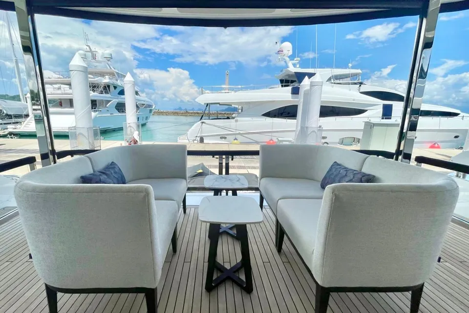 Su, 2022 Sunseeker 88 Yacht, photo 10