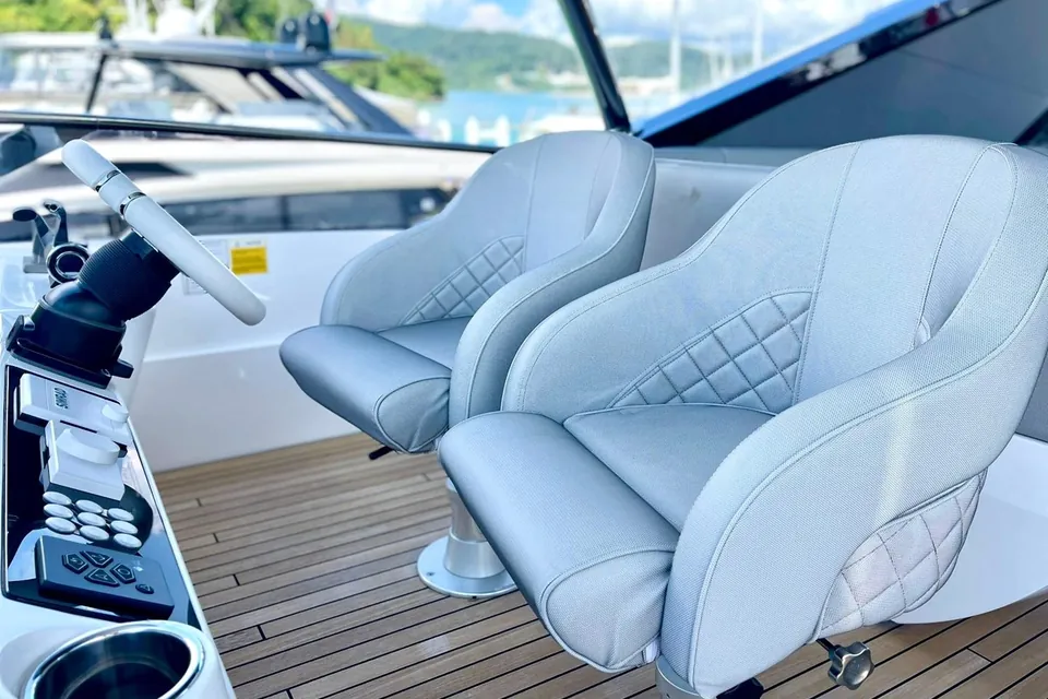 Su, 2022 Sunseeker 88 Yacht, photo 13