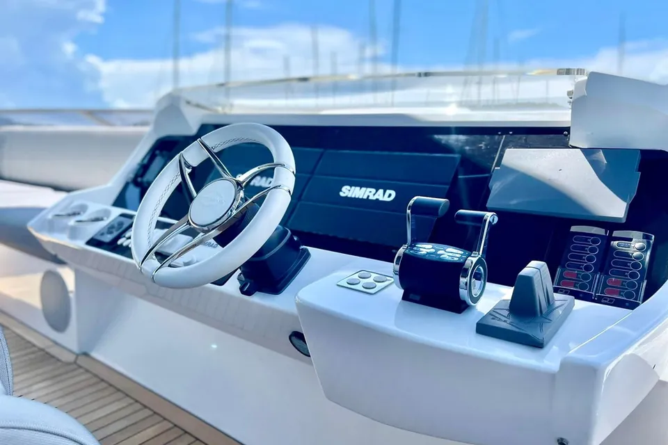 Su, 2022 Sunseeker 88 Yacht, photo 15