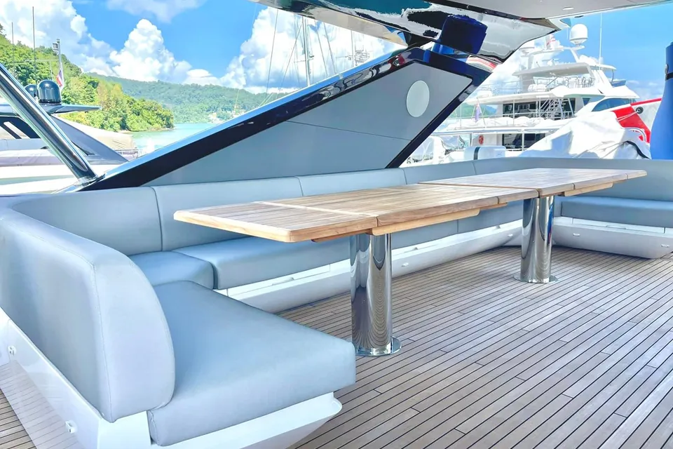 Su, 2022 Sunseeker 88 Yacht, photo 17