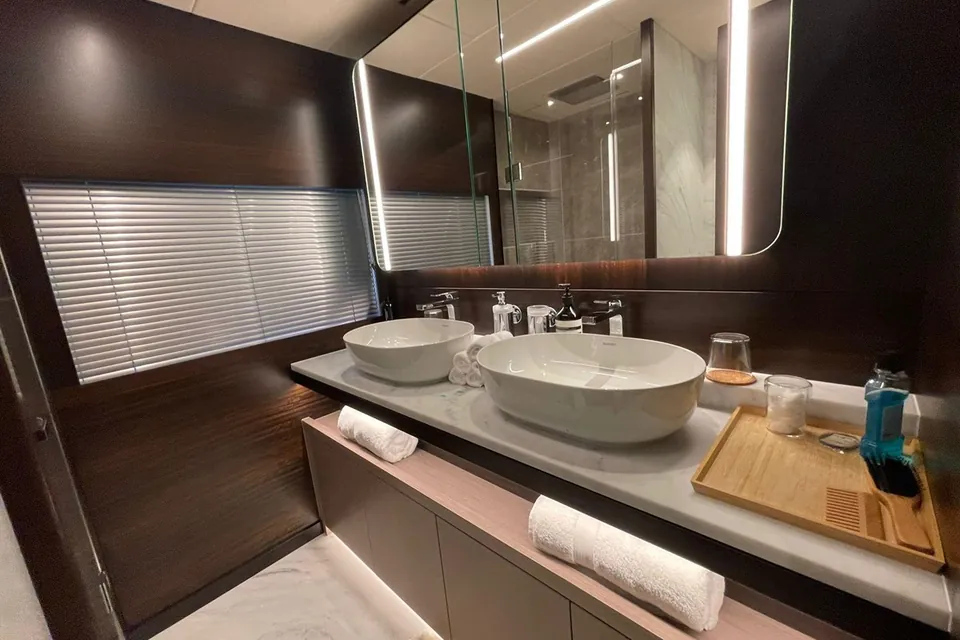 Su, 2022 Sunseeker 88 Yacht, photo 35