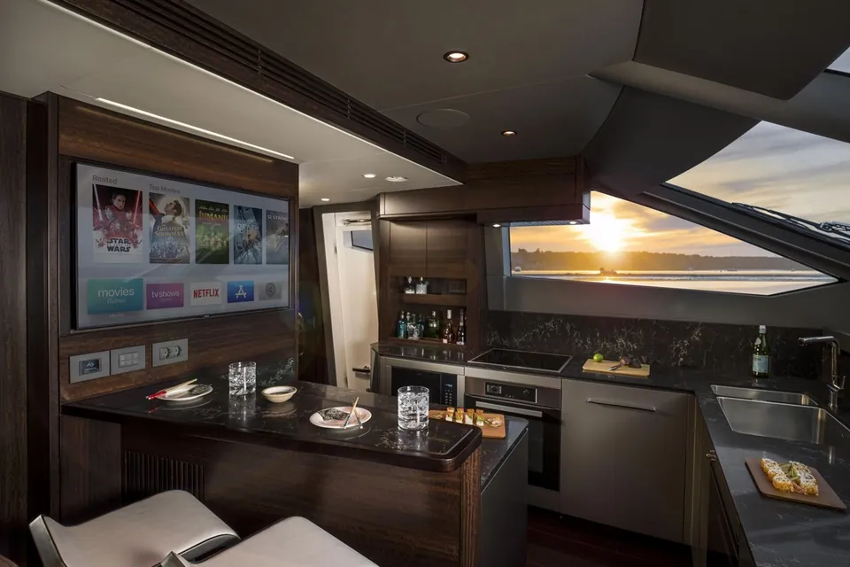 Su, 2022 Sunseeker 88 Yacht, photo 37