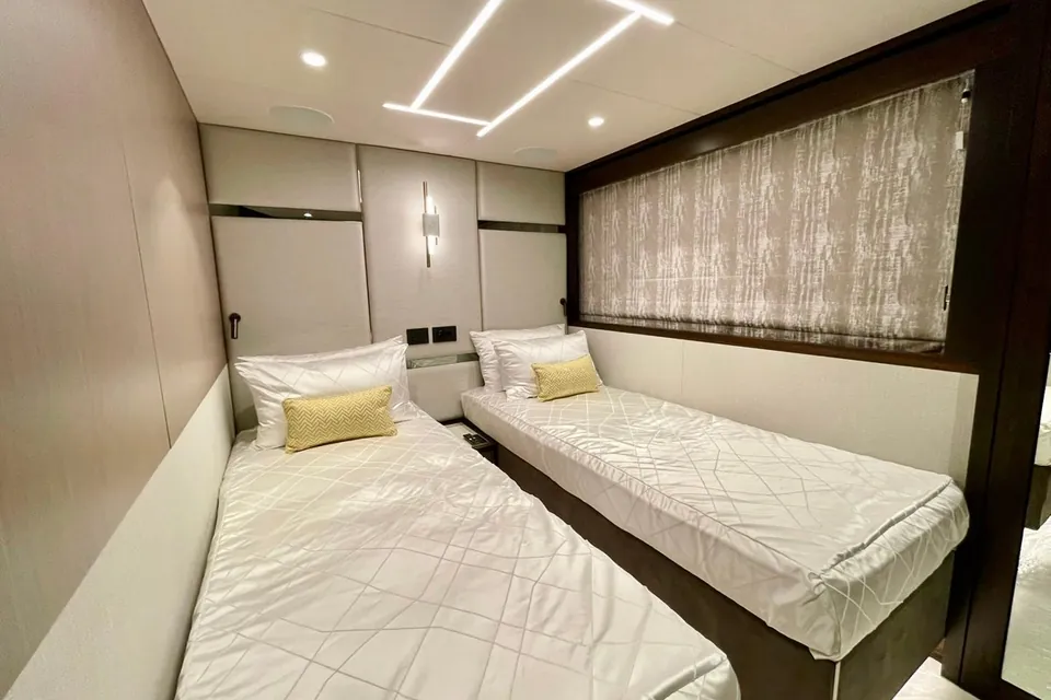 Su, 2022 Sunseeker 88 Yacht, photo 39