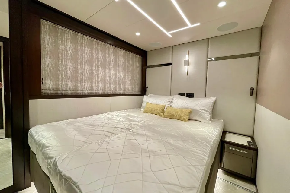 Su, 2022 Sunseeker 88 Yacht, photo 40
