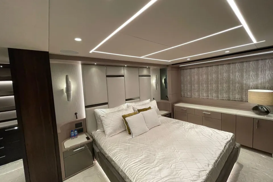 Su, 2022 Sunseeker 88 Yacht, photo 42