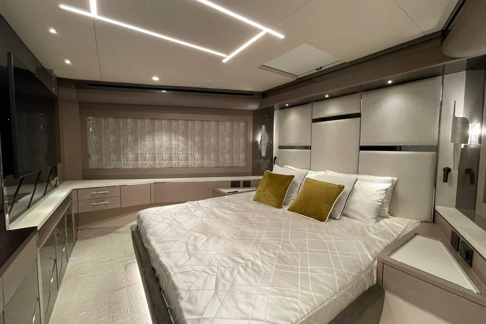Su, 2022 Sunseeker 88 Yacht, photo 43