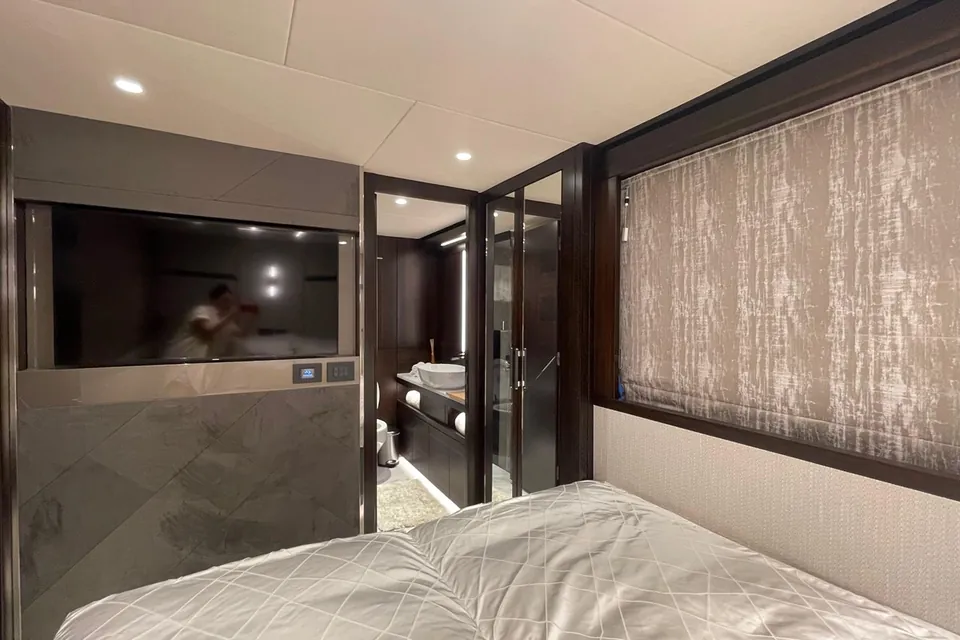 Su, 2022 Sunseeker 88 Yacht, photo 47