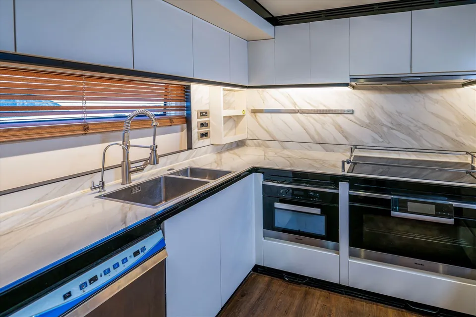 Dagusha, 2020 Azimut Grande 35M, photo 19