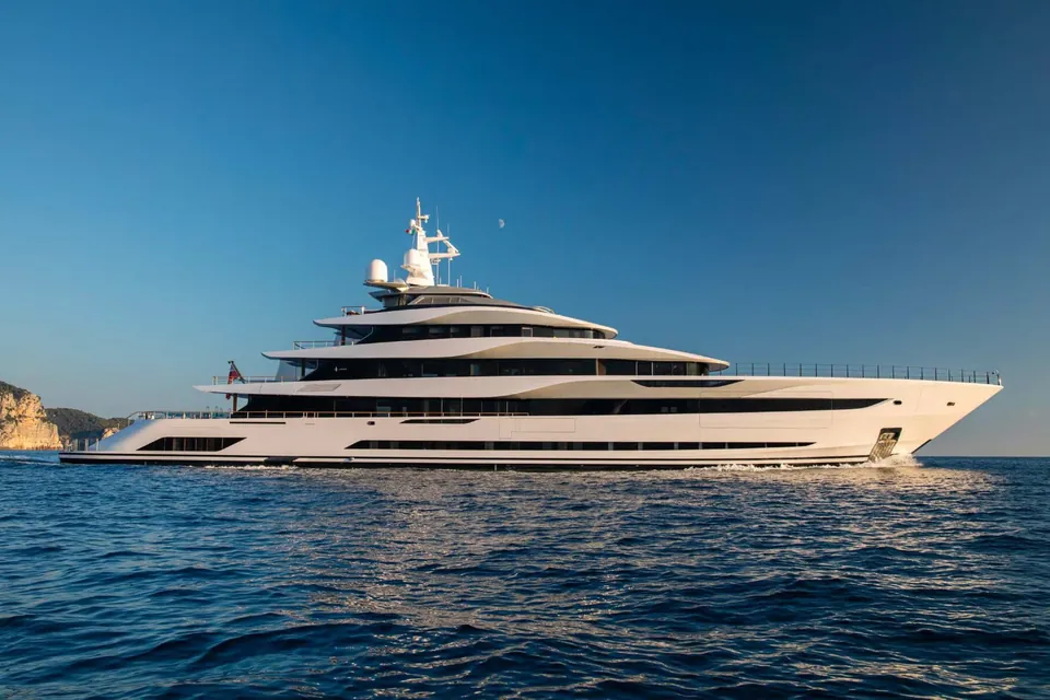 Platinum, 2024 Admiral Custom 78m, photo 1