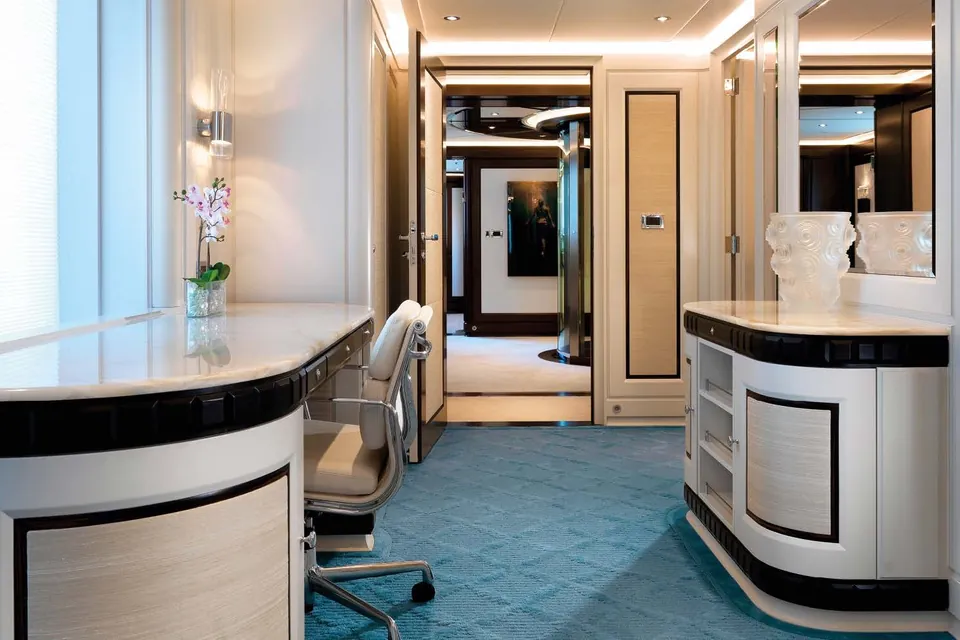 Just J's, 2016 Hakvoort Custom 61m, photo 8