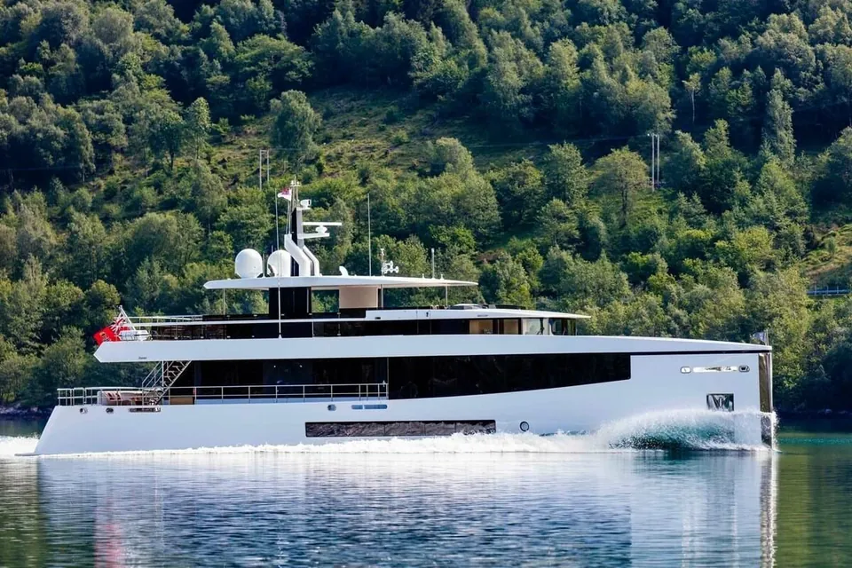 Graycliffs, 2016 Feadship Custom 33m, photo 1