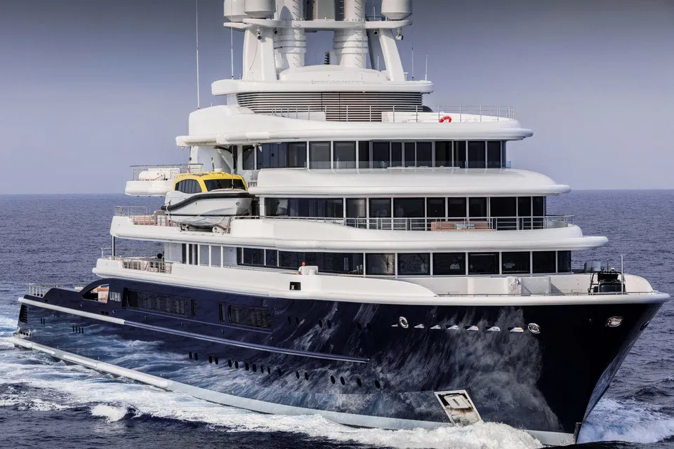 Luna II, 2010 Lloyd Werft Custom 114m, photo 3
