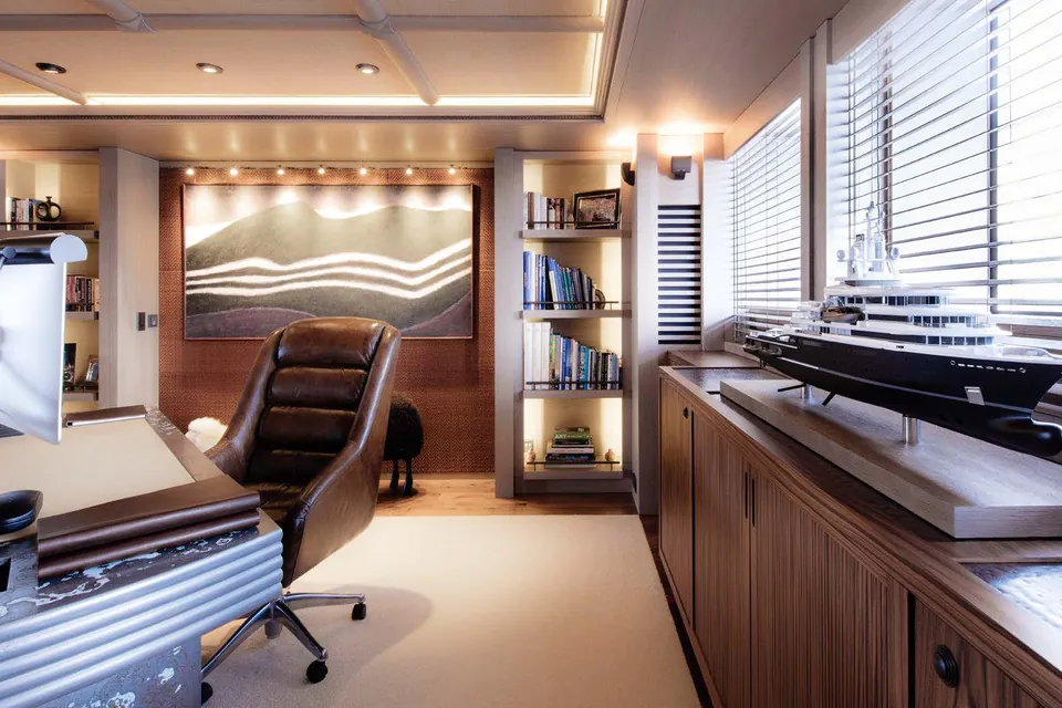 Luna II, 2010 Lloyd Werft Custom 114m, photo 8