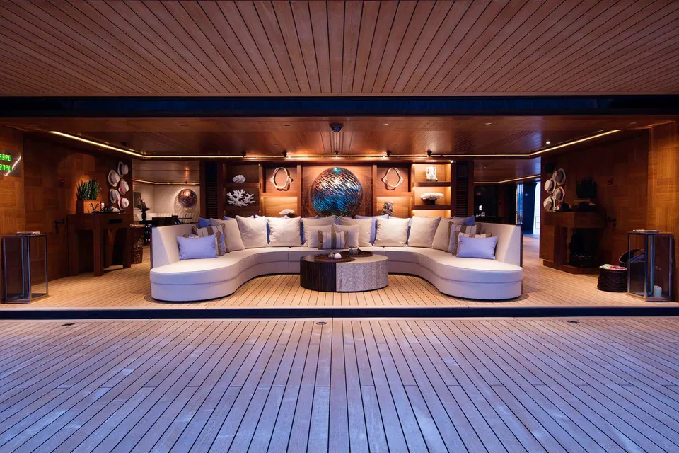 Luna II, 2010 Lloyd Werft Custom 114m, photo 11