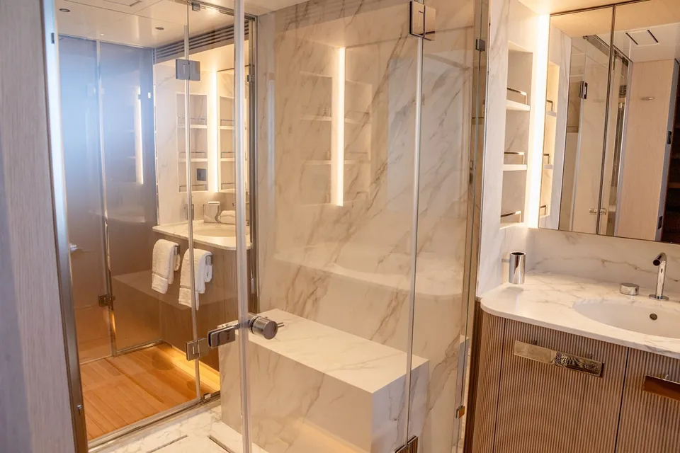 Tosun, 2022 Benetti Oasis 40M, photo 5