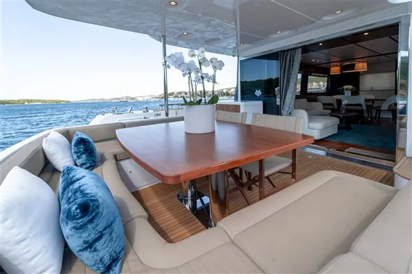 Izi, 2017 Azimut Magellano 66, photo 3