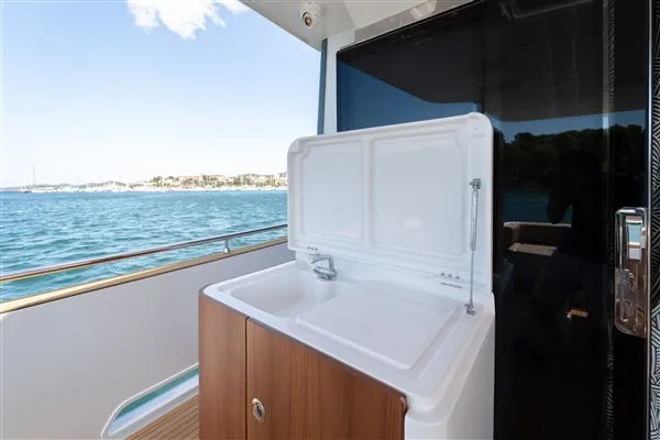 Izi, 2017 Azimut Magellano 66, photo 4