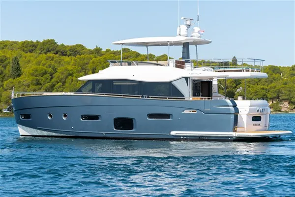 Izi, 2017 Azimut Magellano 66, photo 7