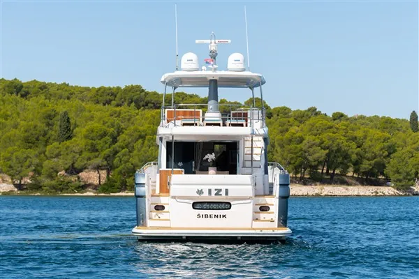 Izi, 2017 Azimut Magellano 66, photo 10
