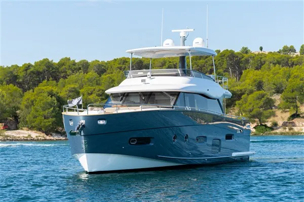 Izi, 2017 Azimut Magellano 66, photo 11