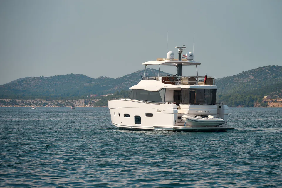 Santa Maria II, 2018 Azimut Magellano 66, photo 4